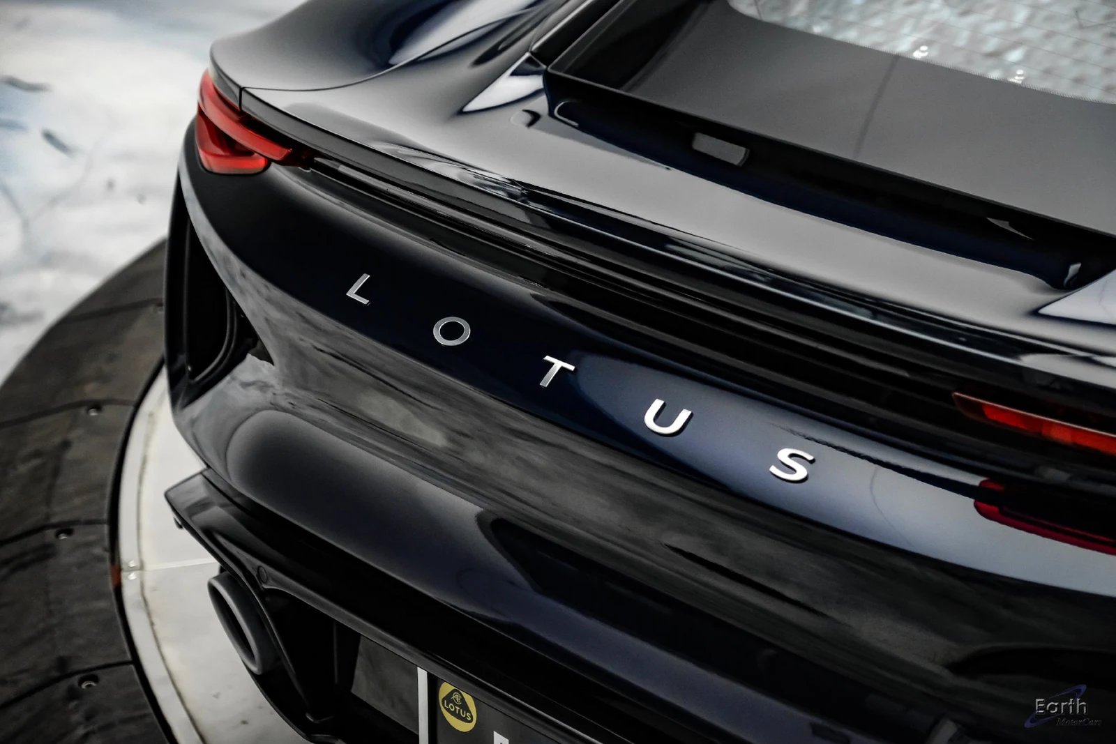 2026 Lotus Emira V6 SE, 16/28