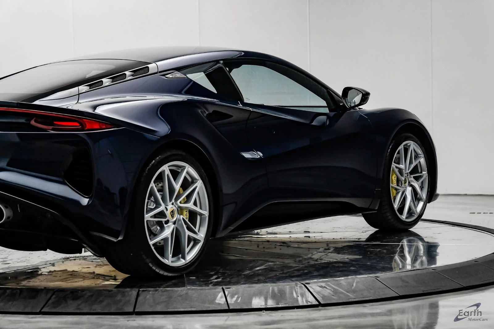 2026 Lotus Emira V6 SE, 22/28