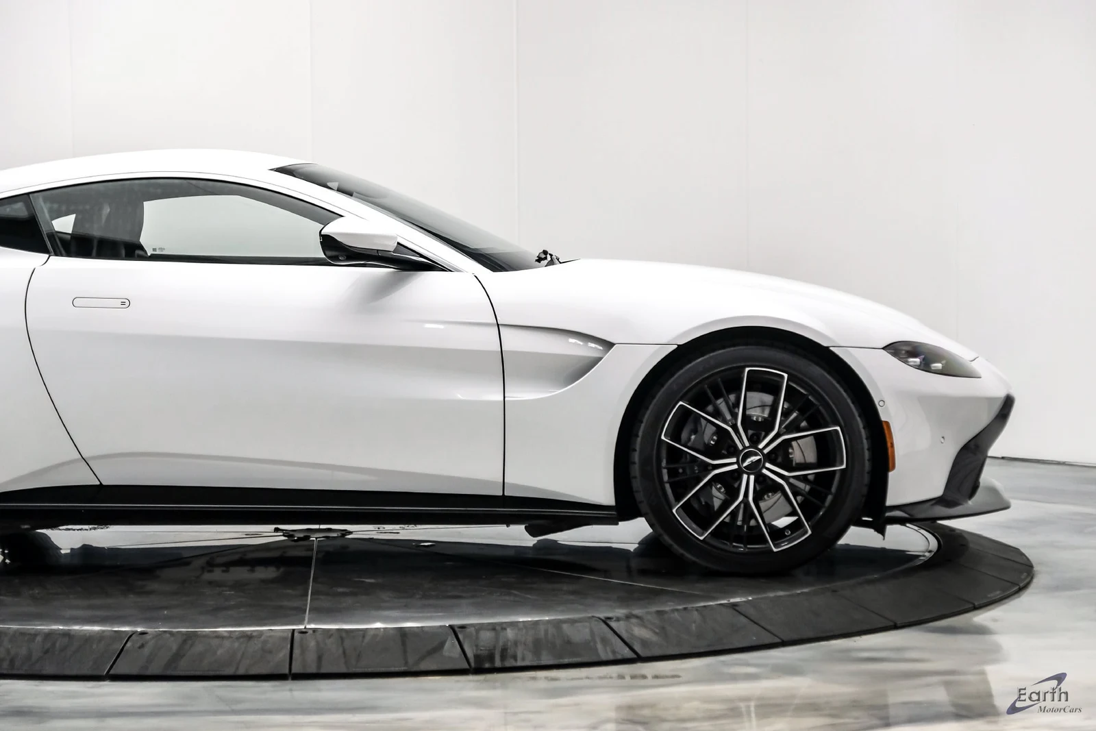 2022 Aston Martin Vantage Coupé (2018), 25/28