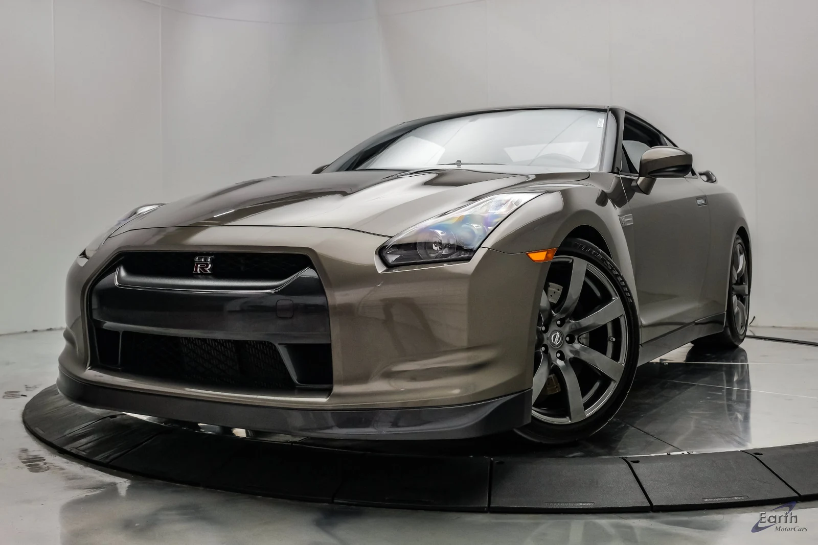 2009 Nissan GT-R Premium (R35), 4/28