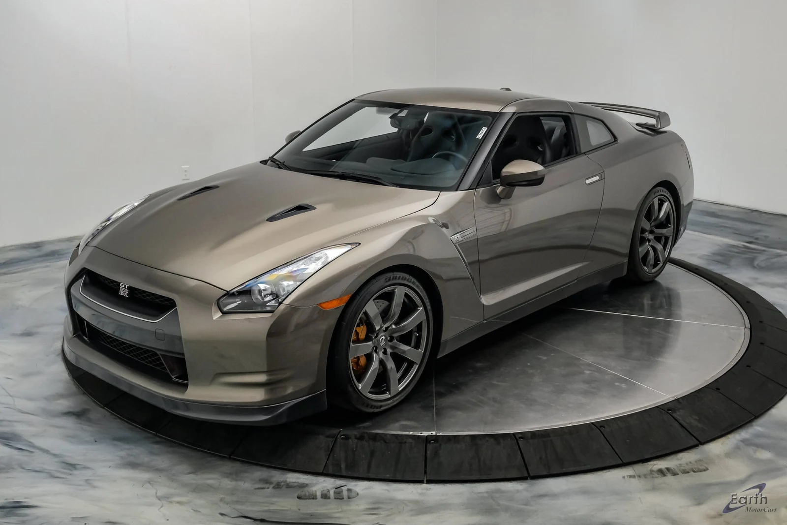2009 Nissan GT-R Premium (R35), 5/28
