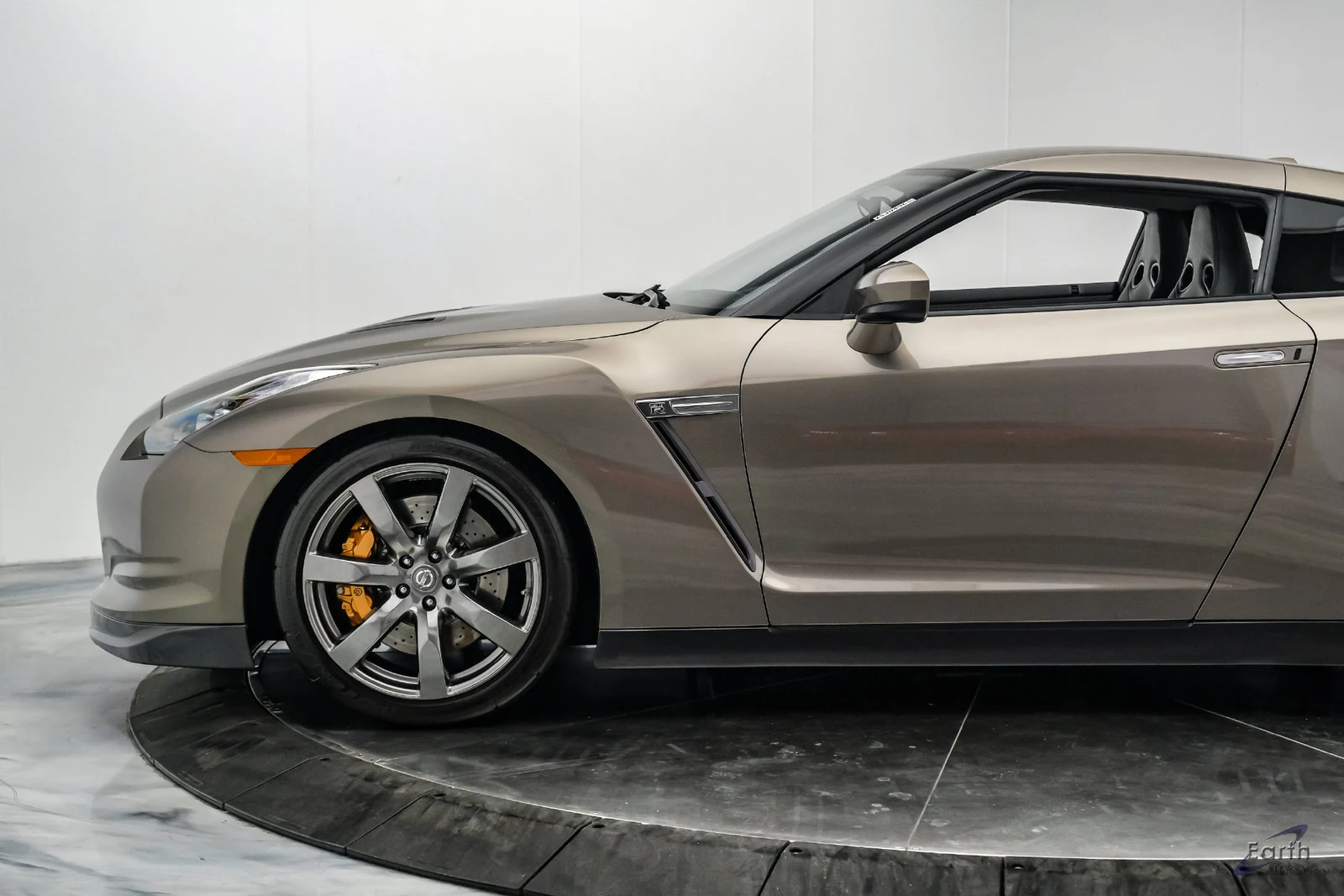 2009 Nissan GT-R Premium (R35), 9/28
