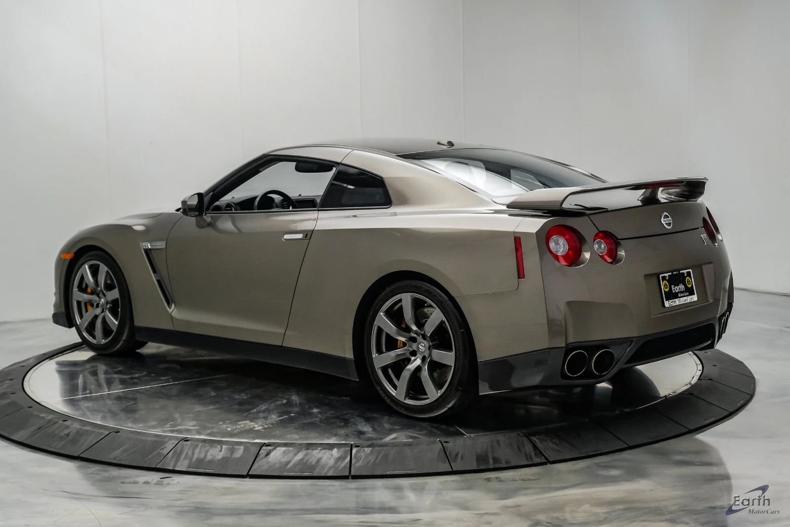2009 Nissan GT-R Premium (R35), 11/28