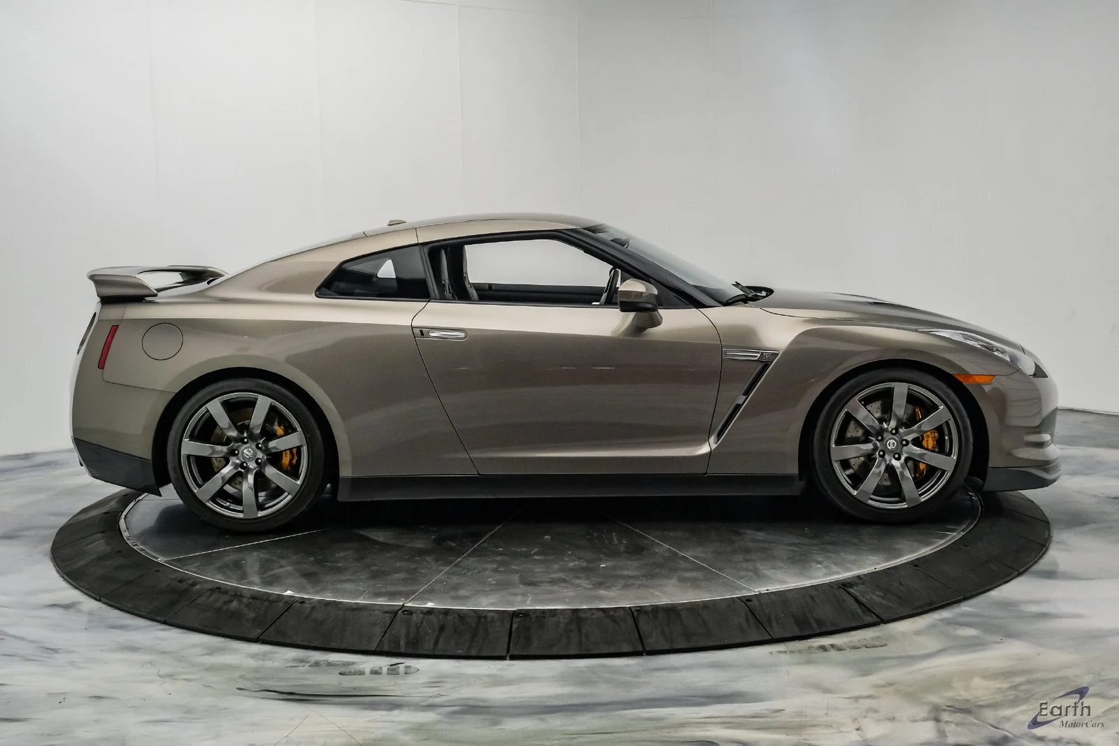 2009 Nissan GT-R Premium (R35), 26/28