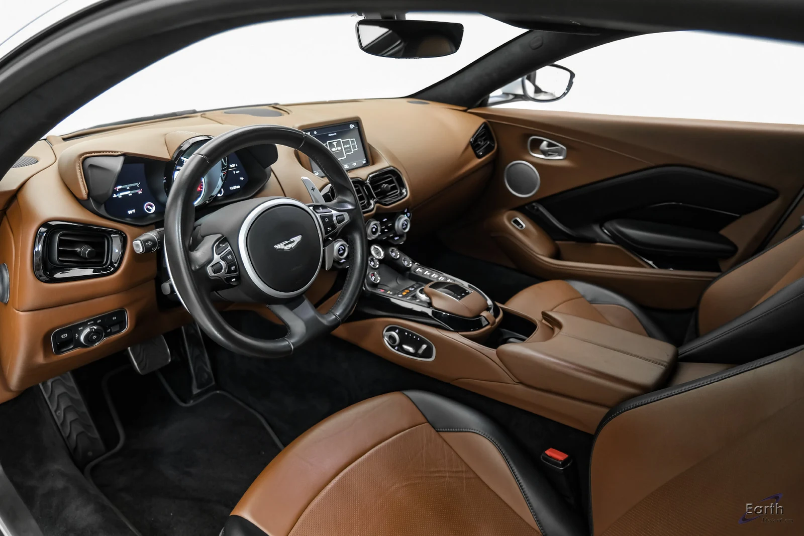 2020 Aston Martin Vantage Coupé (2018), 2/28