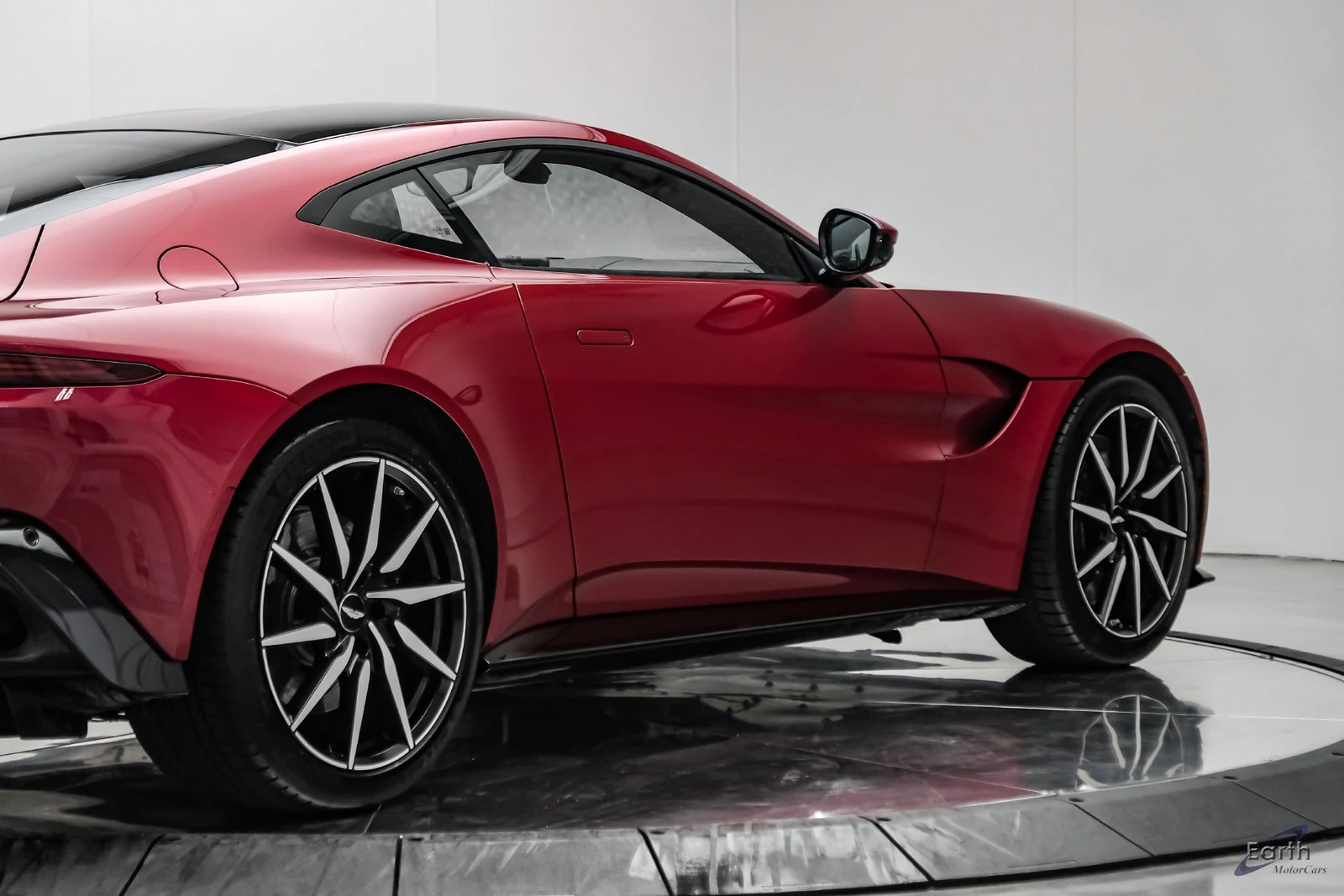 2019 Aston Martin Vantage Coupé (2018), 21/28