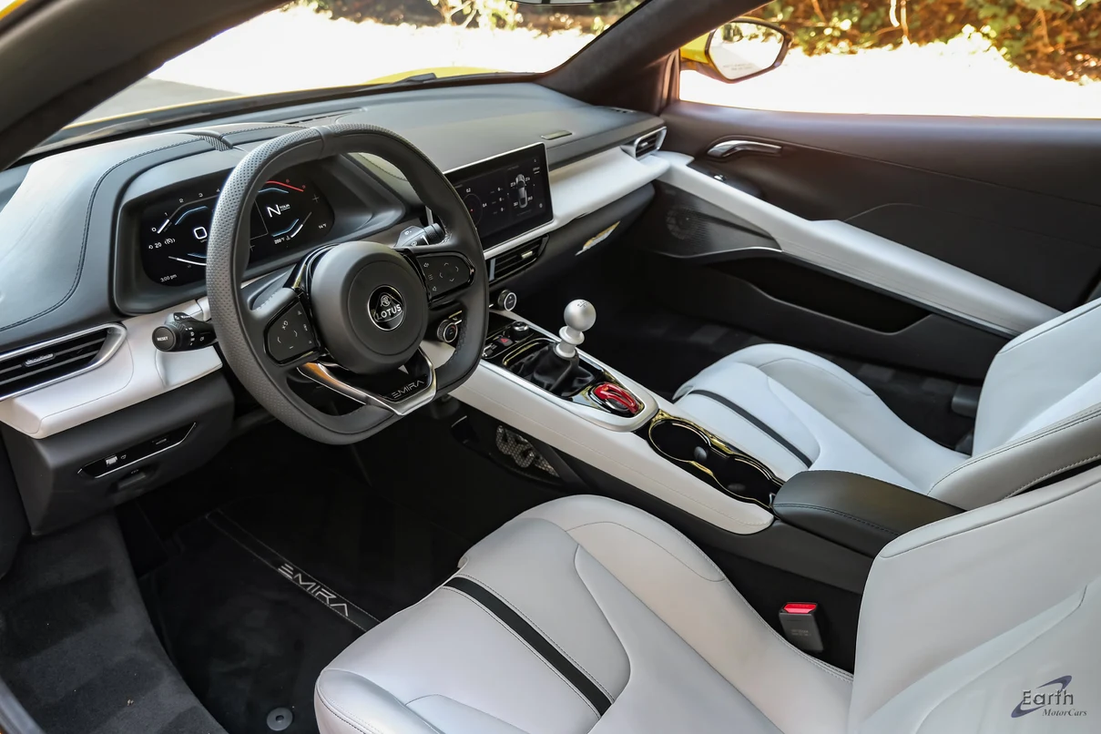 2025 Lotus Emira V6, 3/29