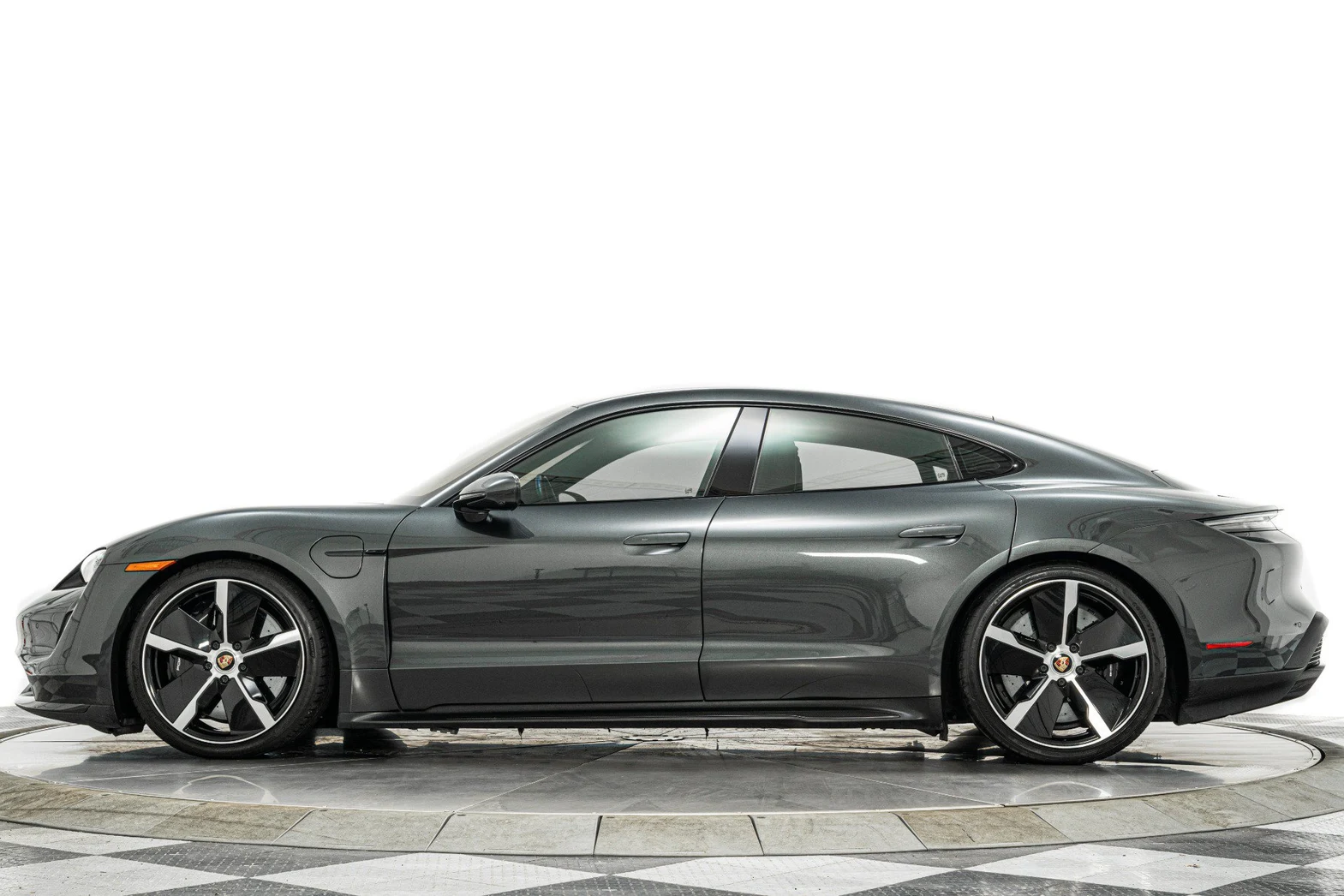 2021 Porsche Taycan Turbo S (Original Version), 3/4