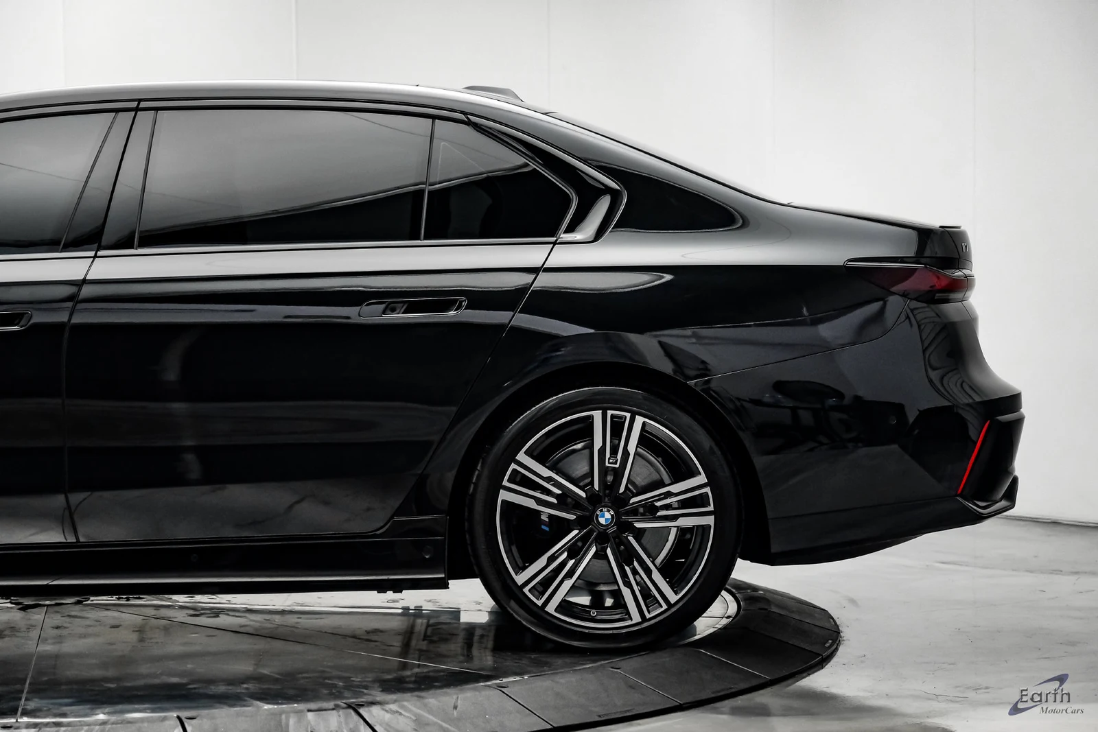 2025 BMW i7 xDrive60, 7/28