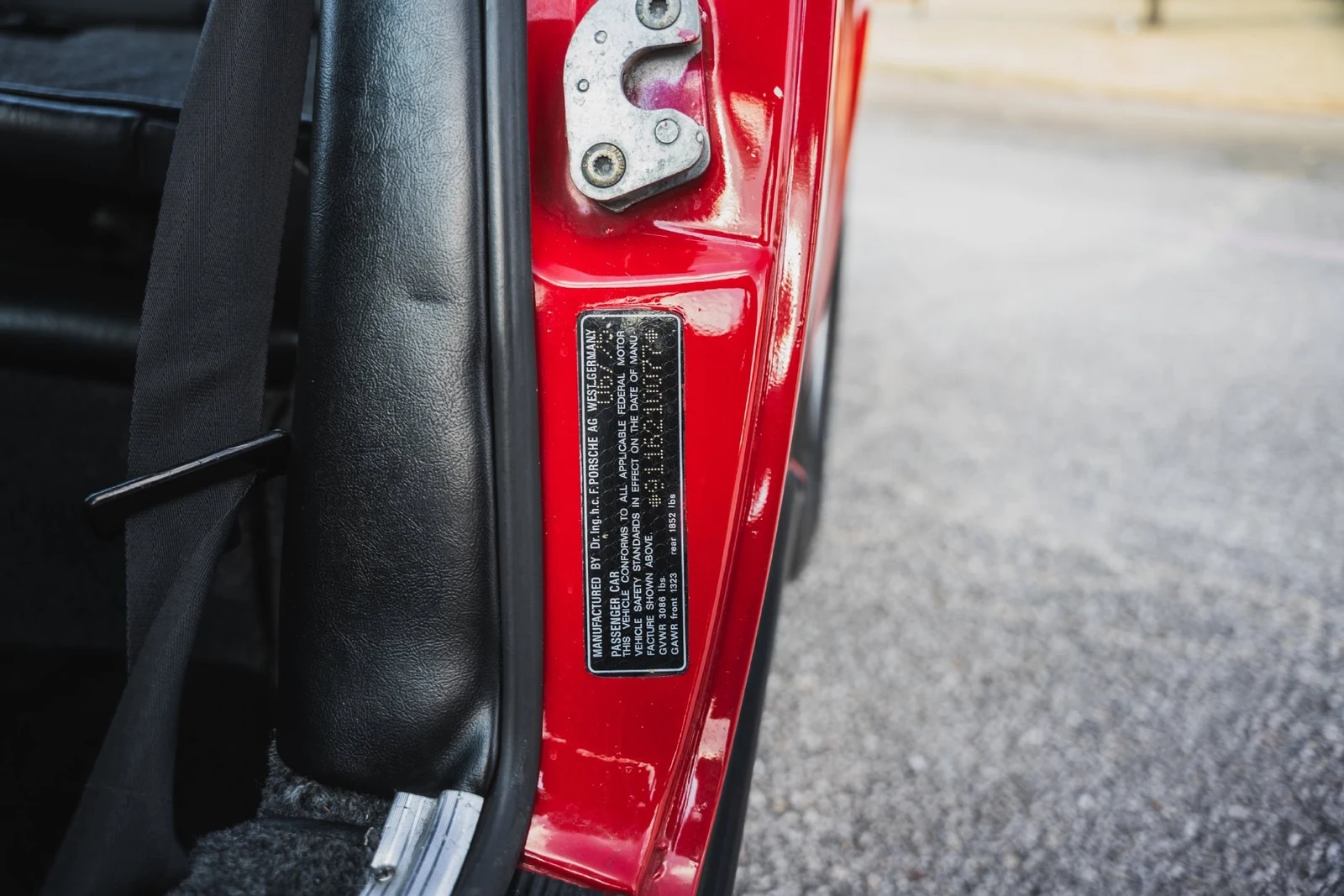 1976 Porsche 911 S Targa (G-Series), 28/30
