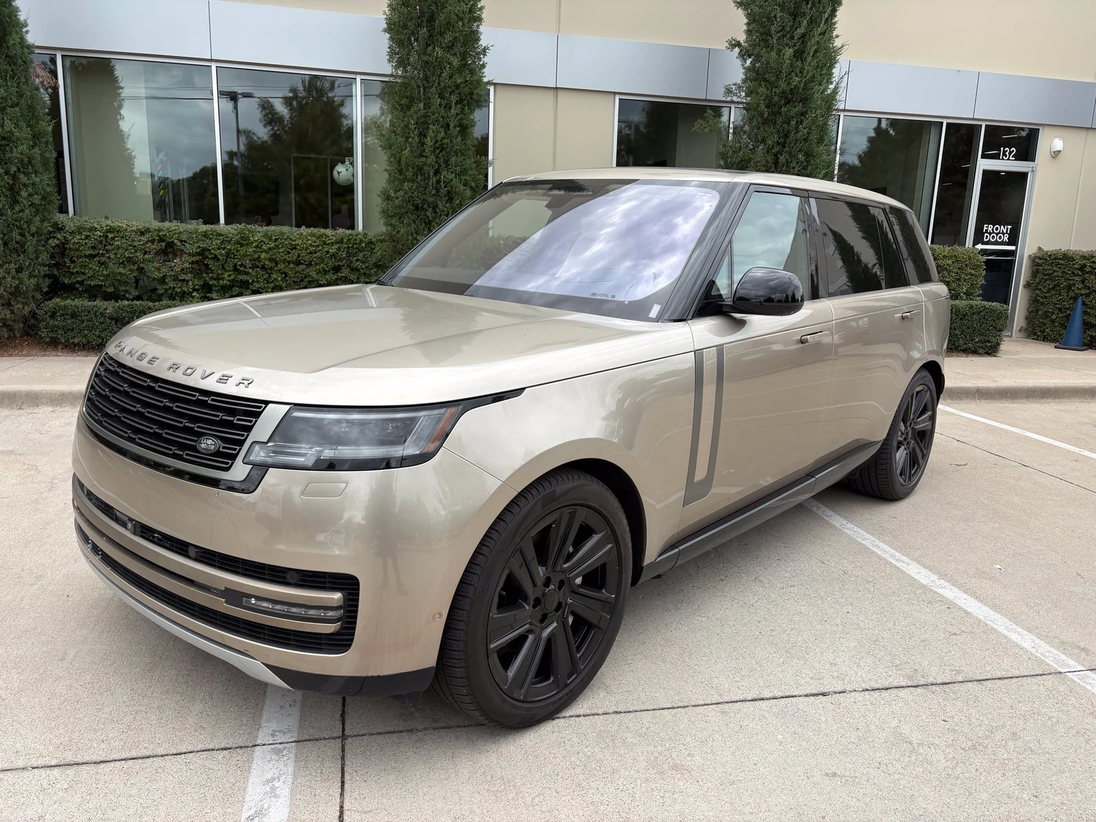 Land Rover Range Rover SE LWB (L460) | Earth MotorCars