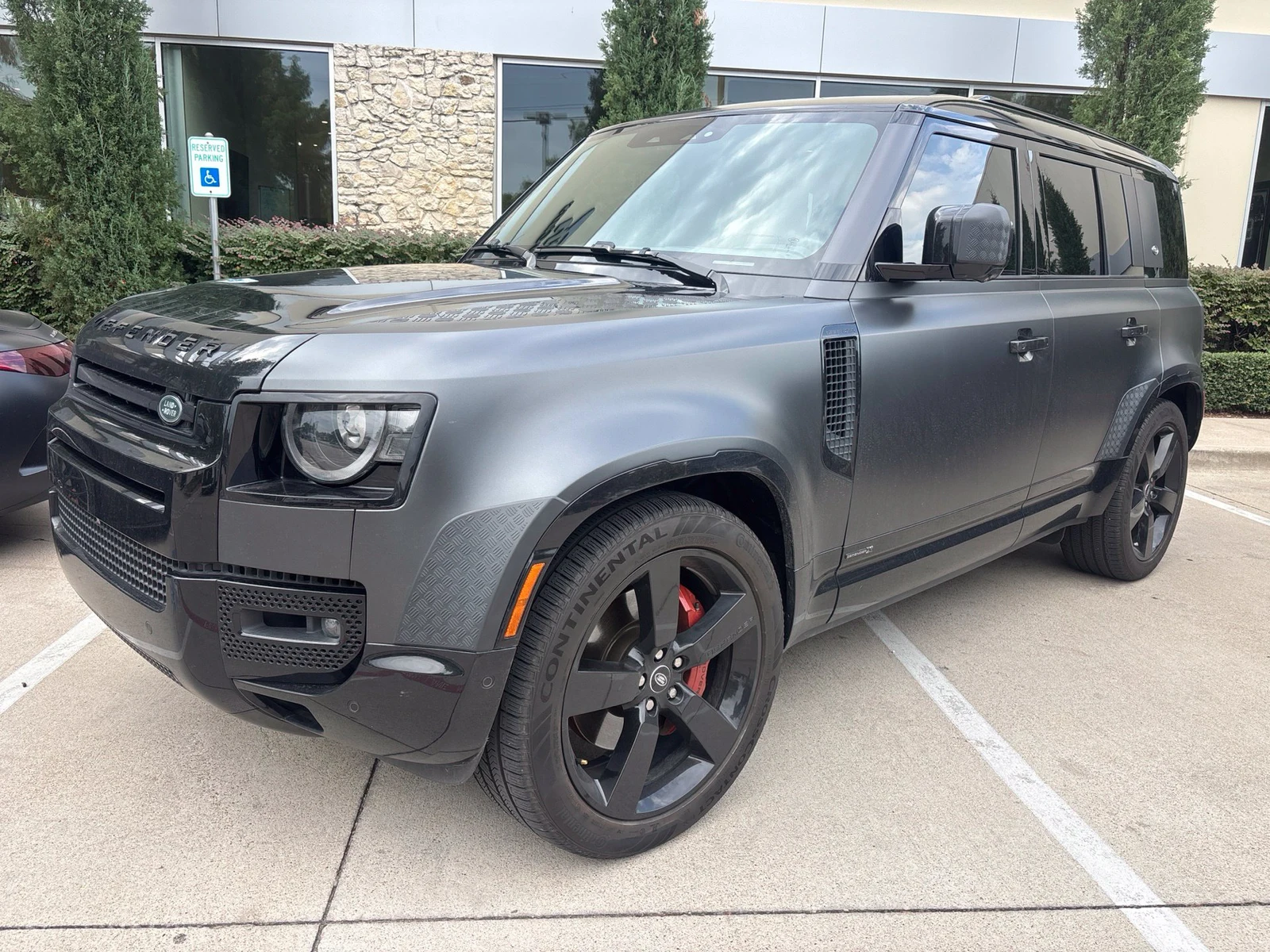 2024 Land Rover Defender 110 X (L663), 2/29