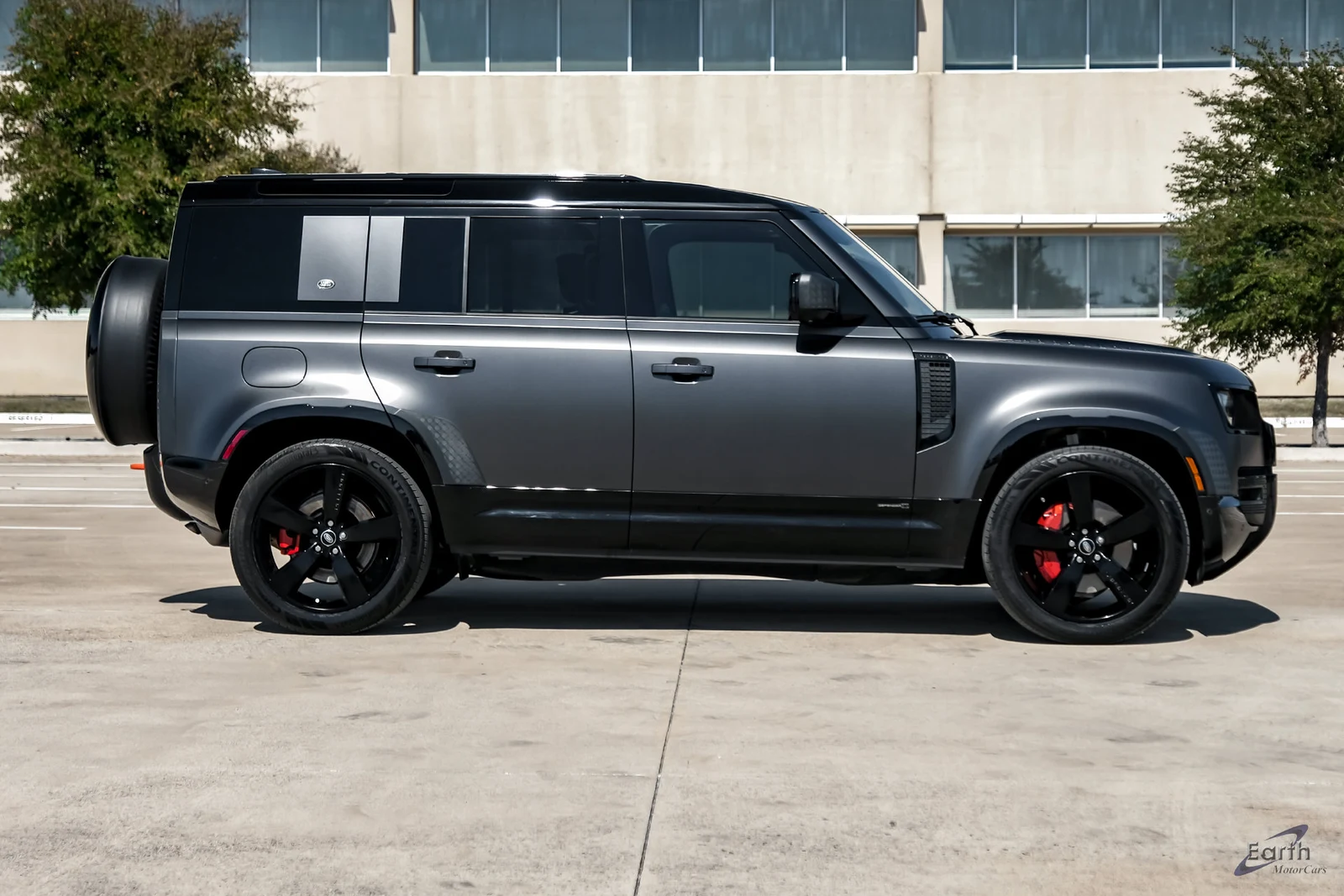 2024 Land Rover Defender 110 X (L663), 18/29