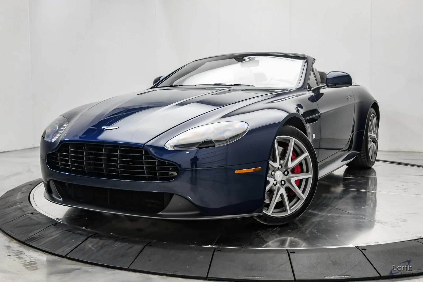 2015 Aston Martin V8 Vantage Roadster, 5/28