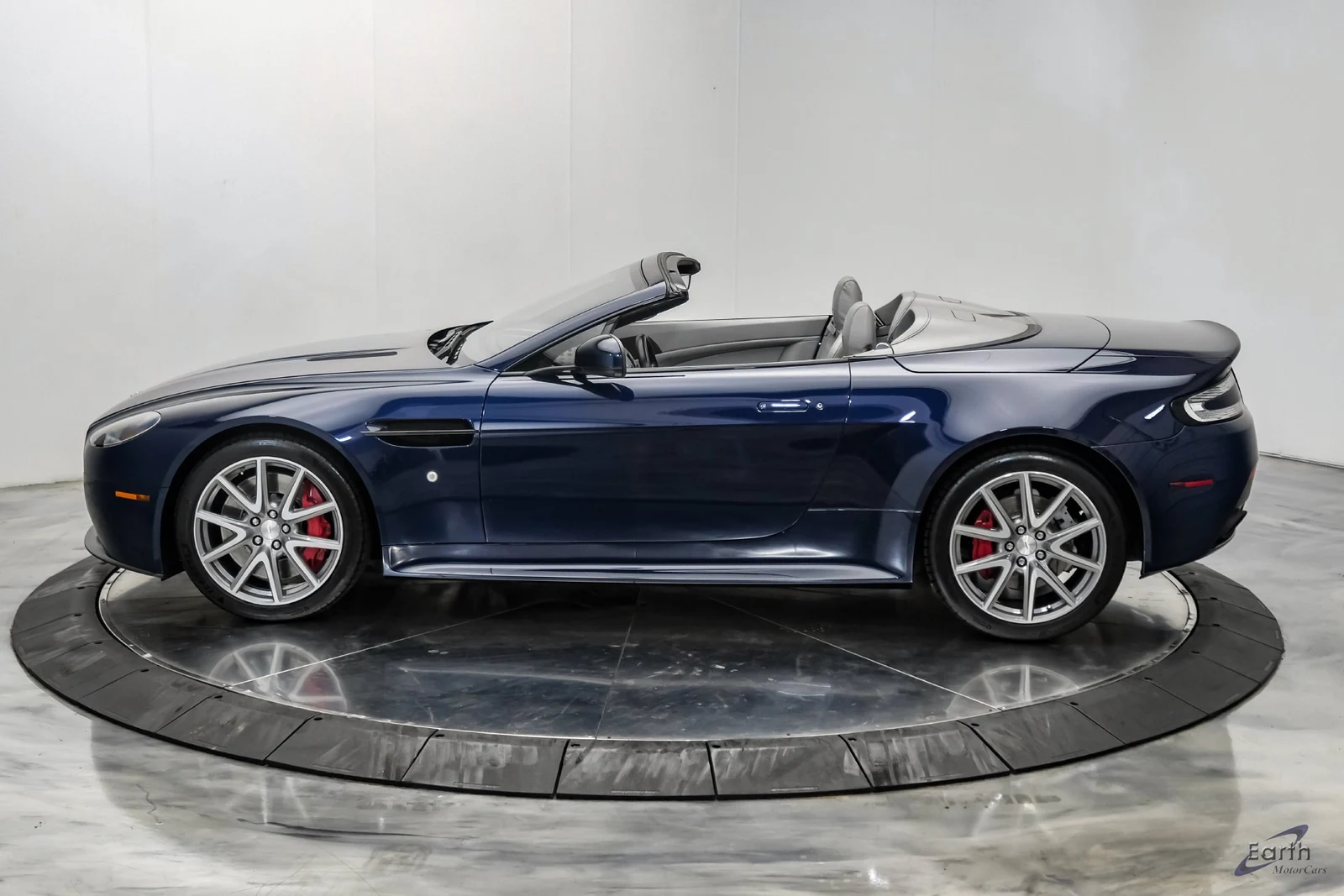 2015 Aston Martin V8 Vantage Roadster, 7/28