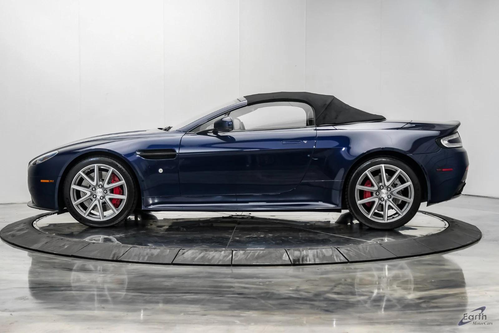 2015 Aston Martin V8 Vantage Roadster, 8/28
