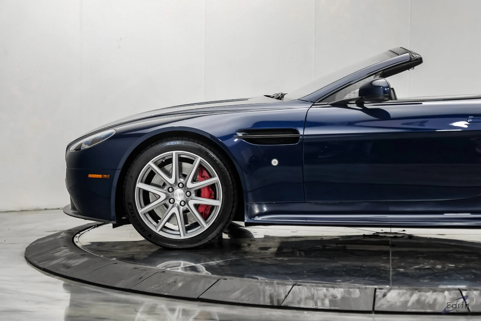 2015 Aston Martin V8 Vantage Roadster, 9/28