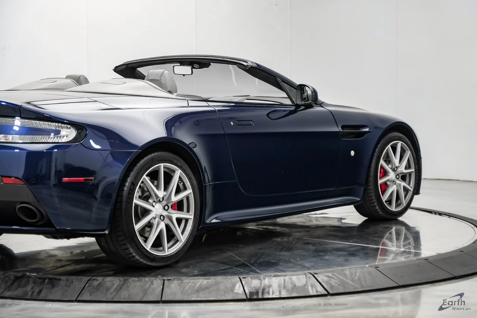 2015 Aston Martin V8 Vantage Roadster, 23/28