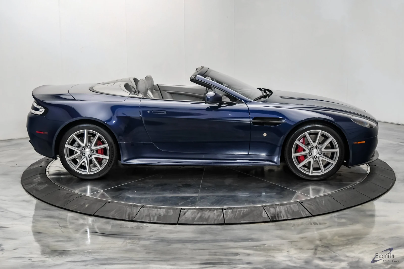 2015 Aston Martin V8 Vantage Roadster, 24/28