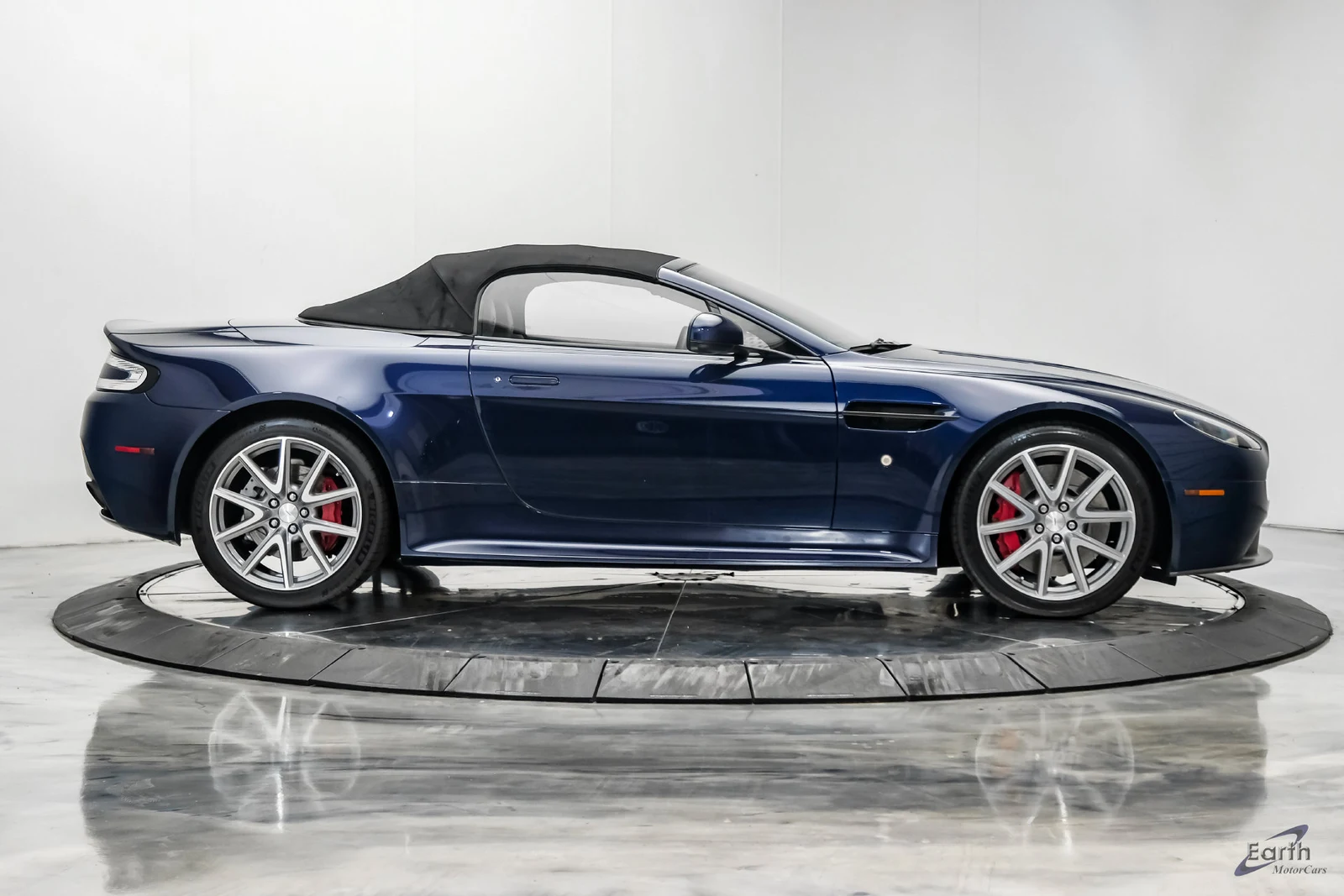 2015 Aston Martin V8 Vantage Roadster, 25/28