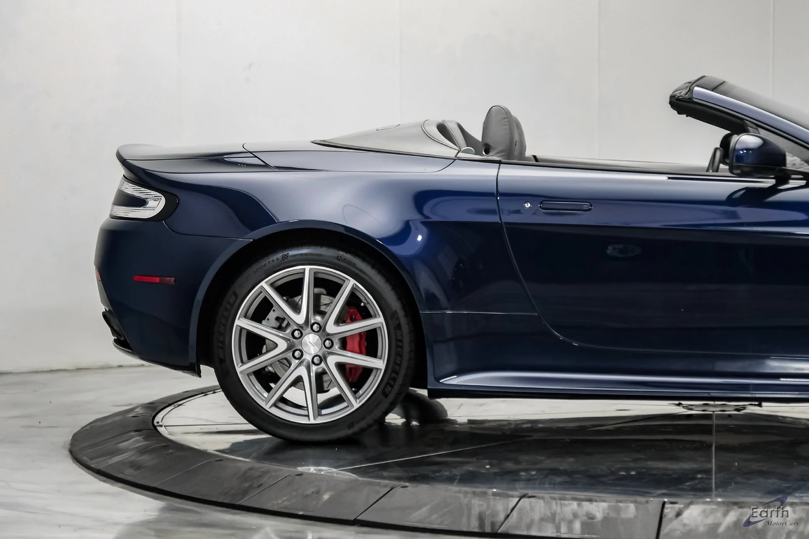2015 Aston Martin V8 Vantage Roadster, 26/28