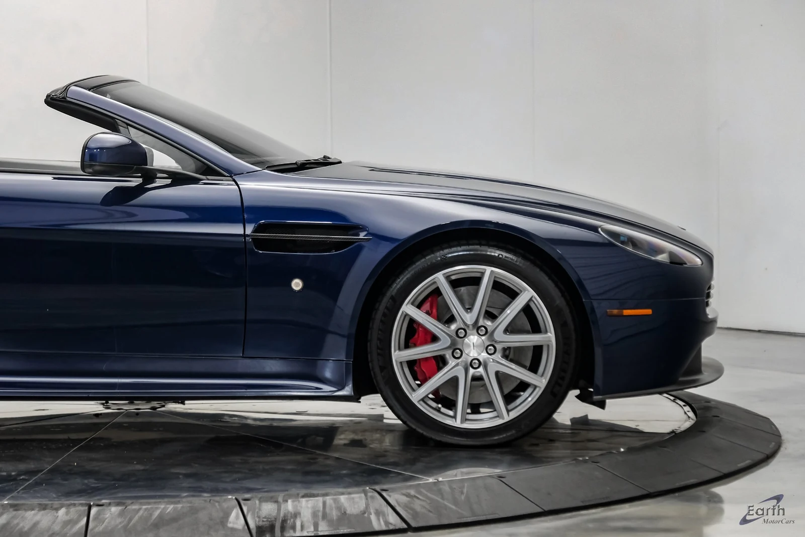 2015 Aston Martin V8 Vantage Roadster, 27/28