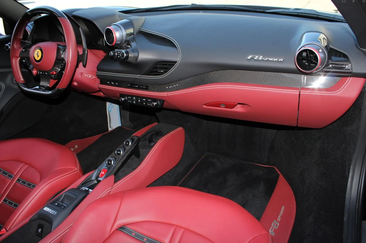 2022 Ferrari F8 Spider, 2/3