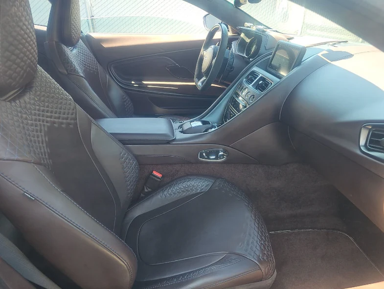2021 Aston Martin DB11 AMR, 4/6