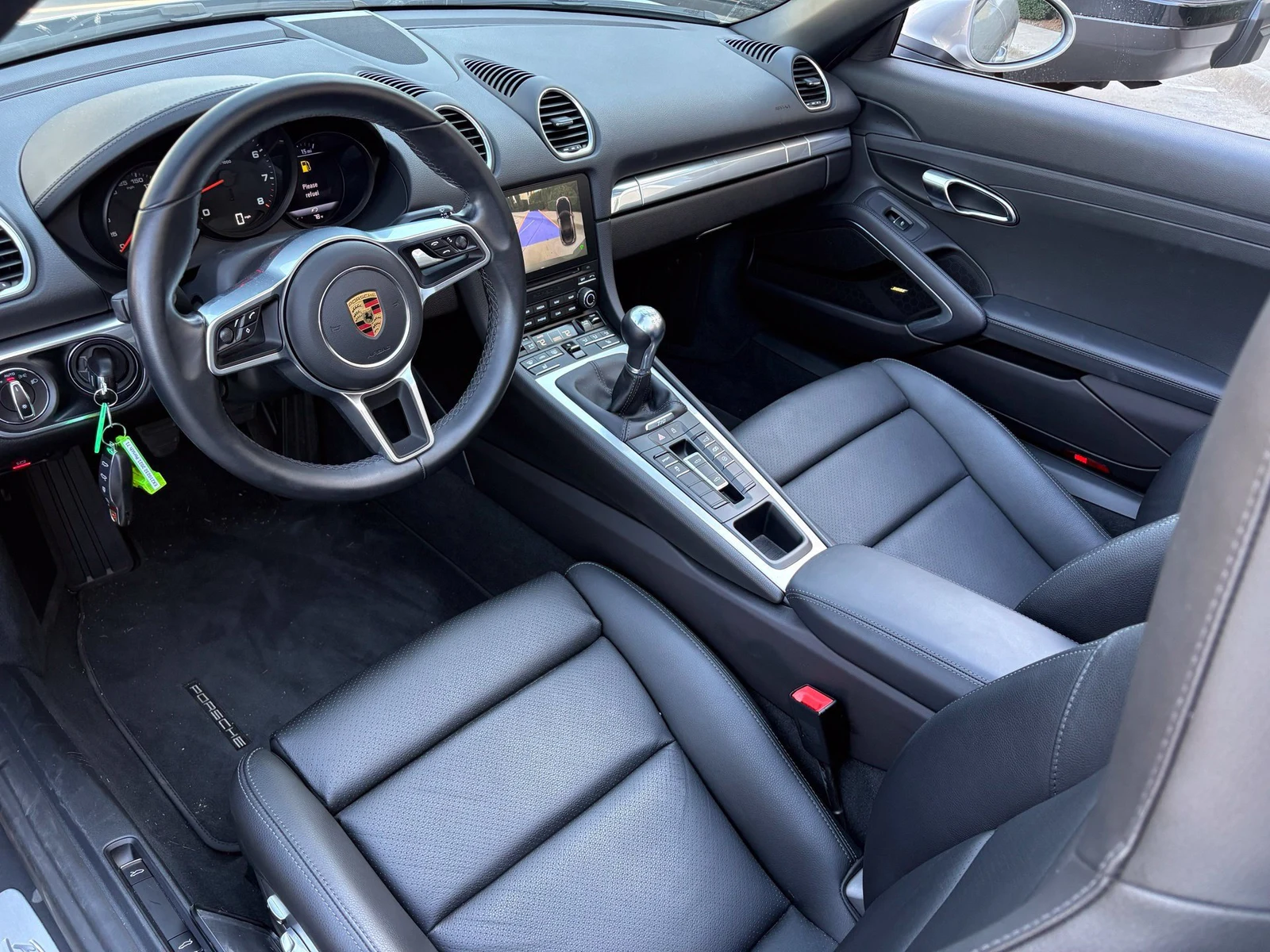 2021 Porsche 718 Boxster interior, Black