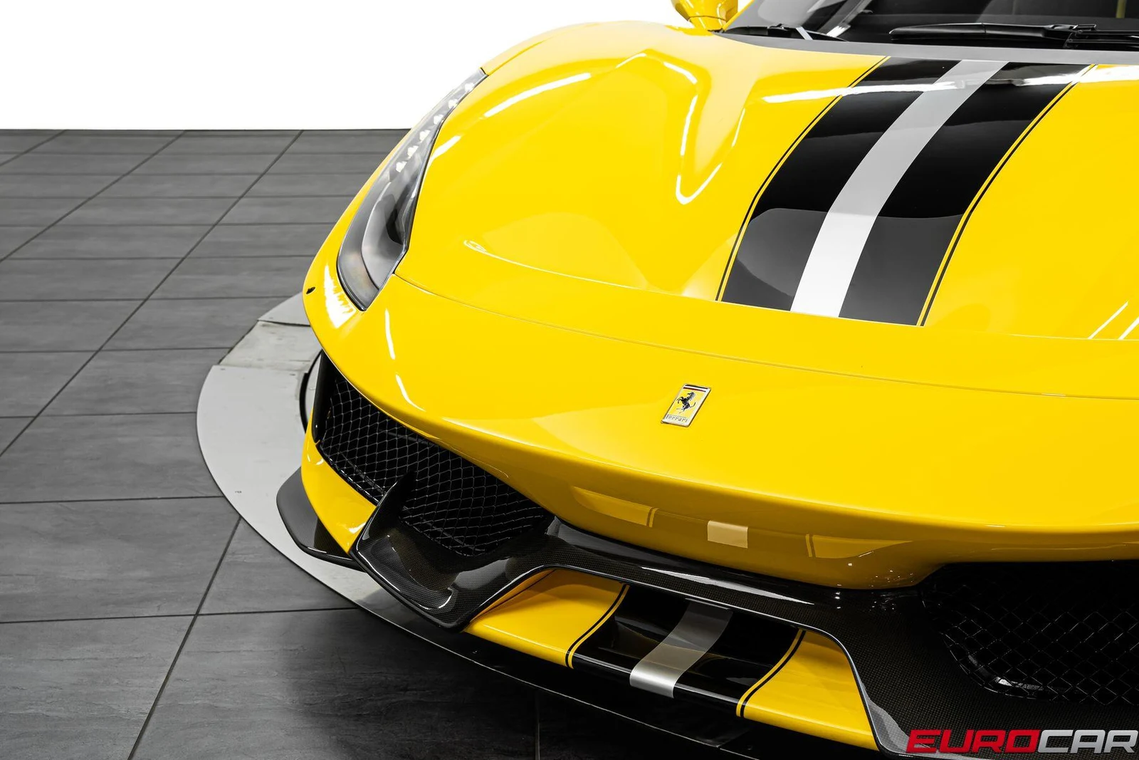 2020 Ferrari 488 Pista, 13/20