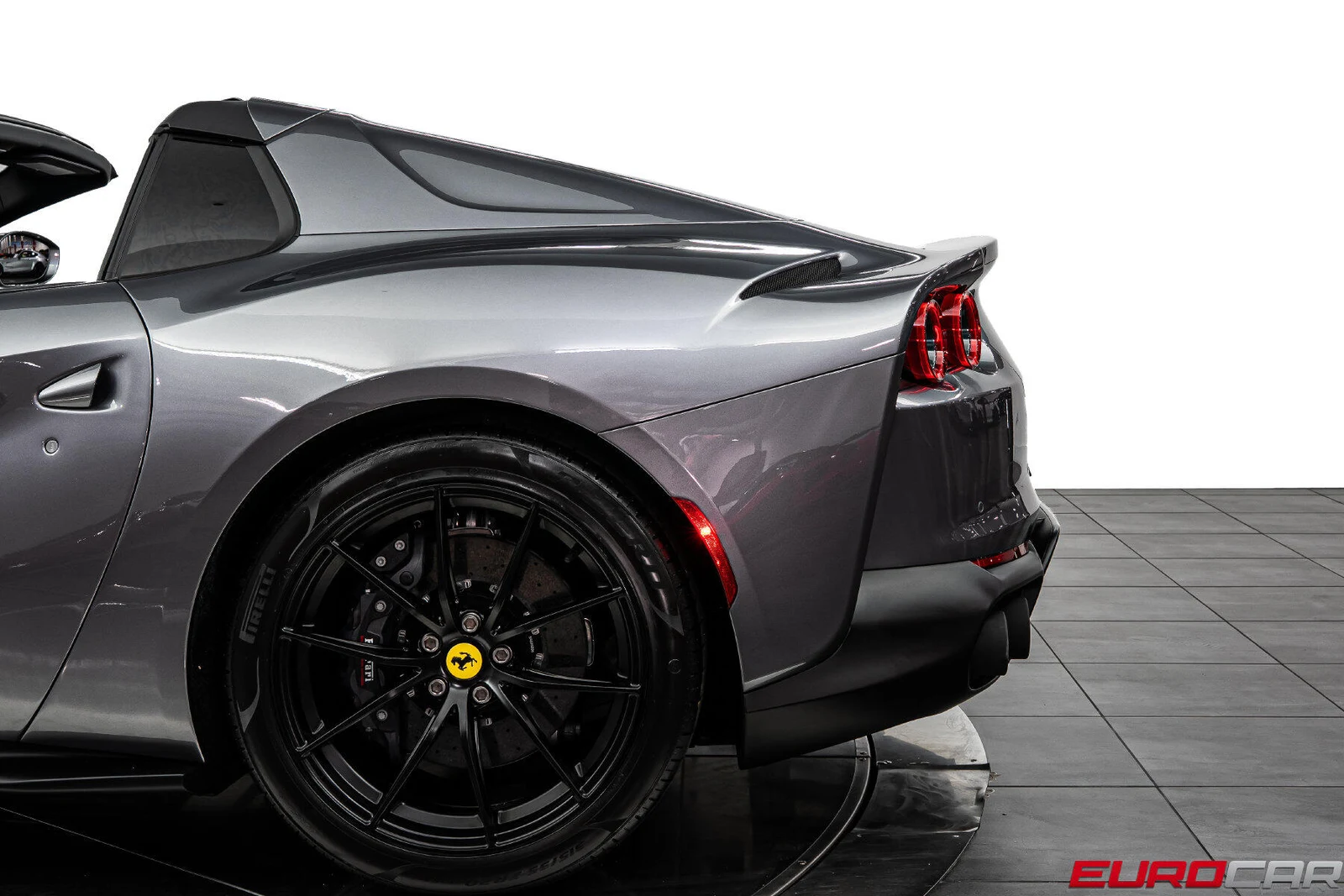 2022 Ferrari 812 GTS, 18/20