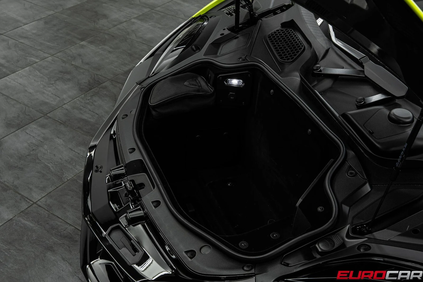 2025 Lamborghini Revuelto, 13/20
