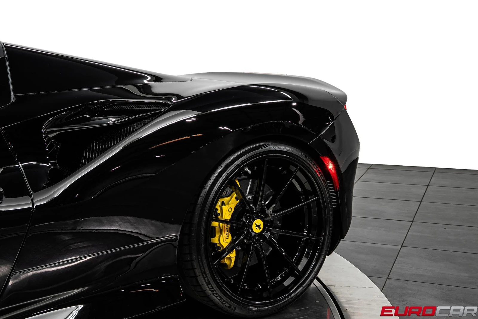 2022 Ferrari F8 Spider, 18/20