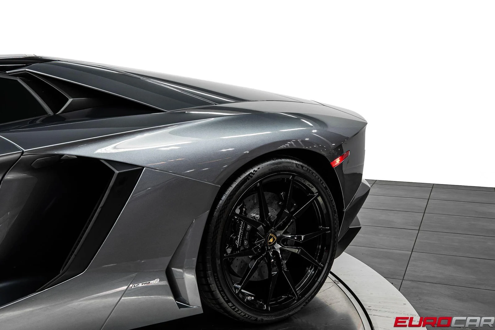 2014 Lamborghini Aventador LP 700-4 Roadster, 18/20