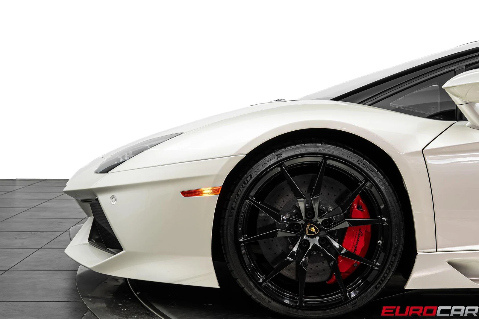 2015 Lamborghini Aventador LP 700-4 Roadster, 19/20