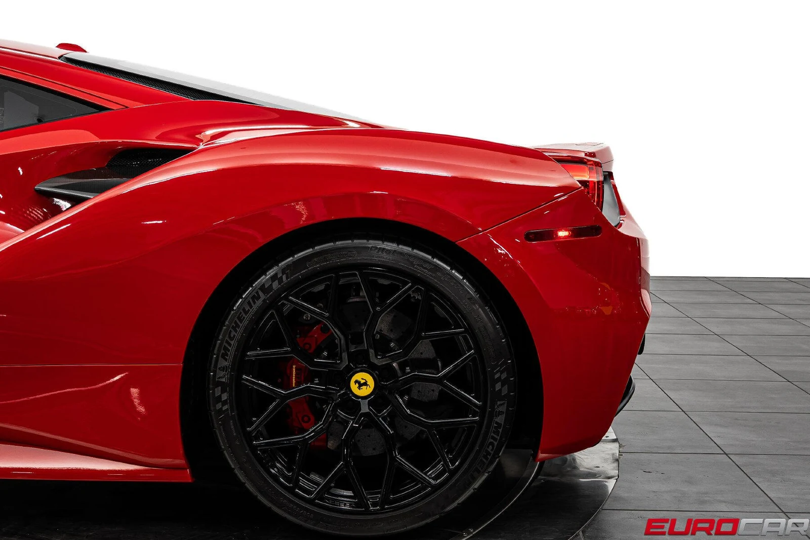 2017 Ferrari 488 GTB, 18/20
