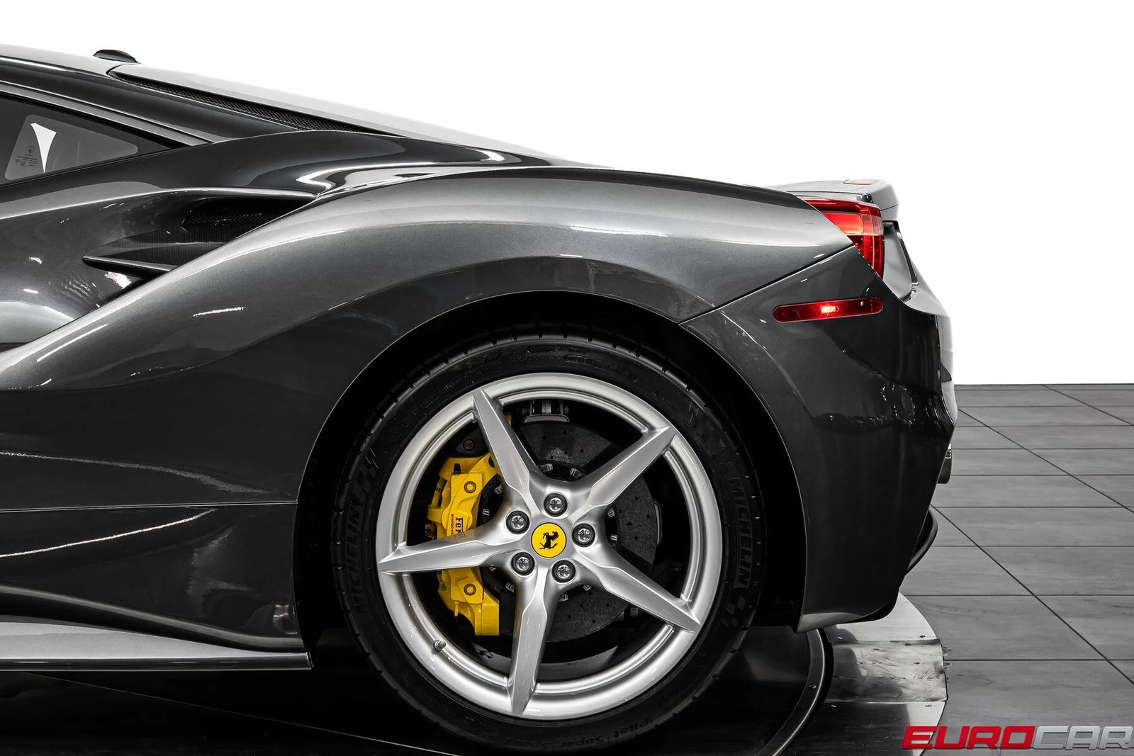 2018 Ferrari 488 GTB, 18/20