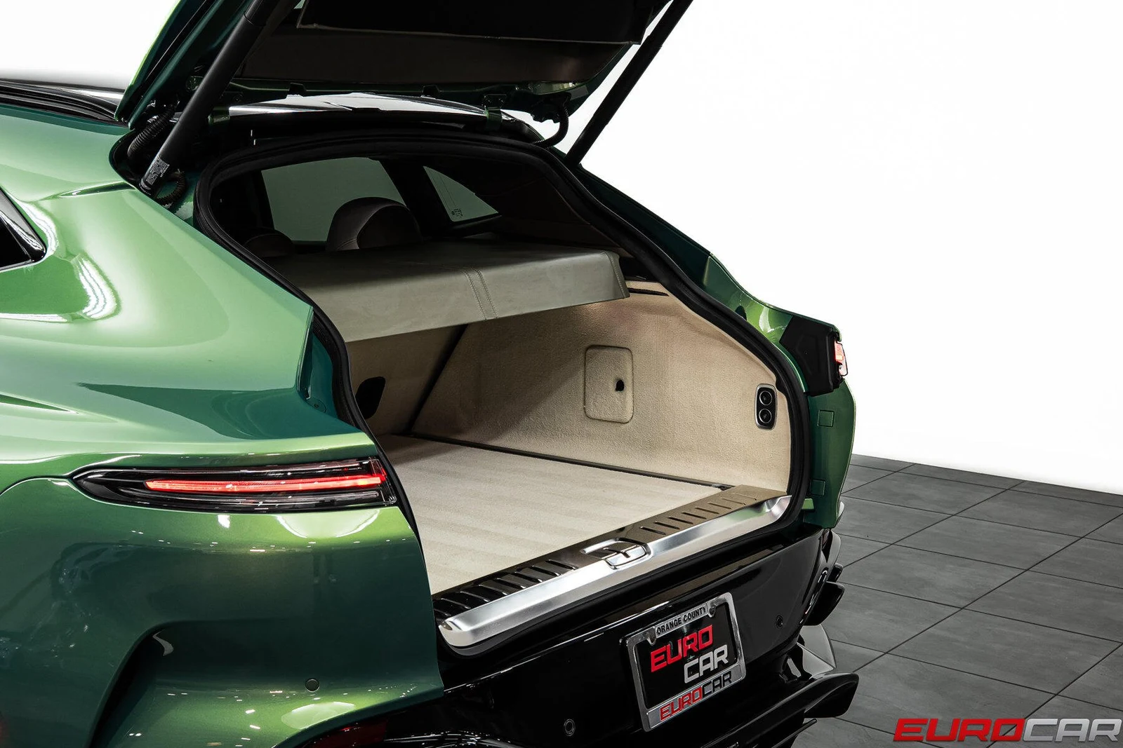 2023 Aston Martin DBX707, 16/20