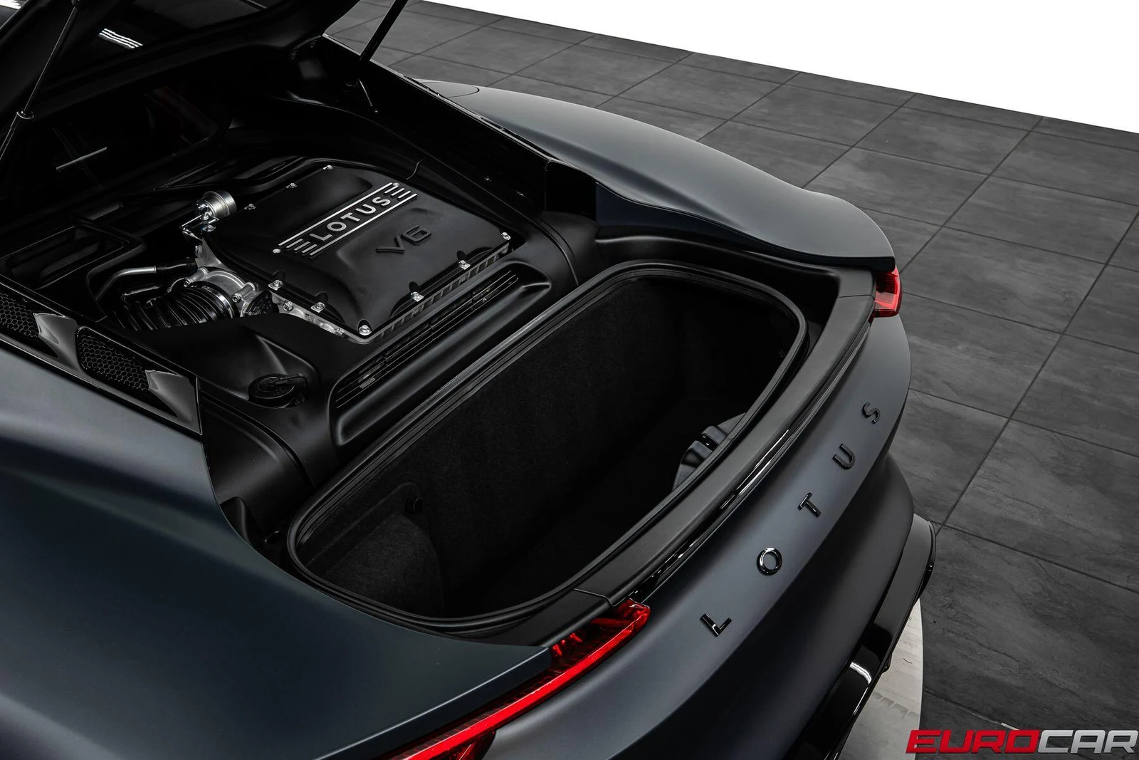 2026 Lotus Emira V6 SE Scura, 19/20