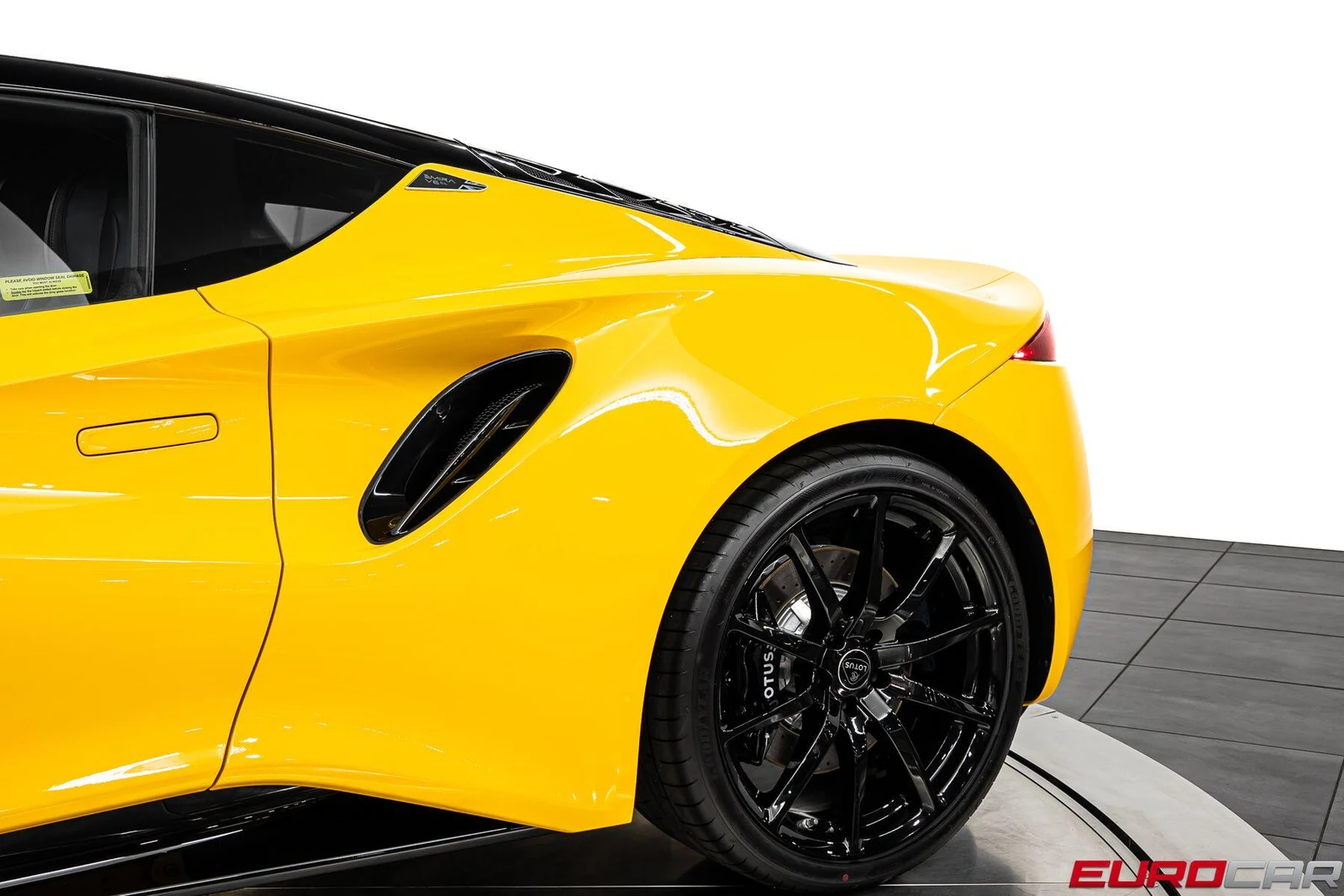 2026 Lotus Emira V6 SE, 15/20