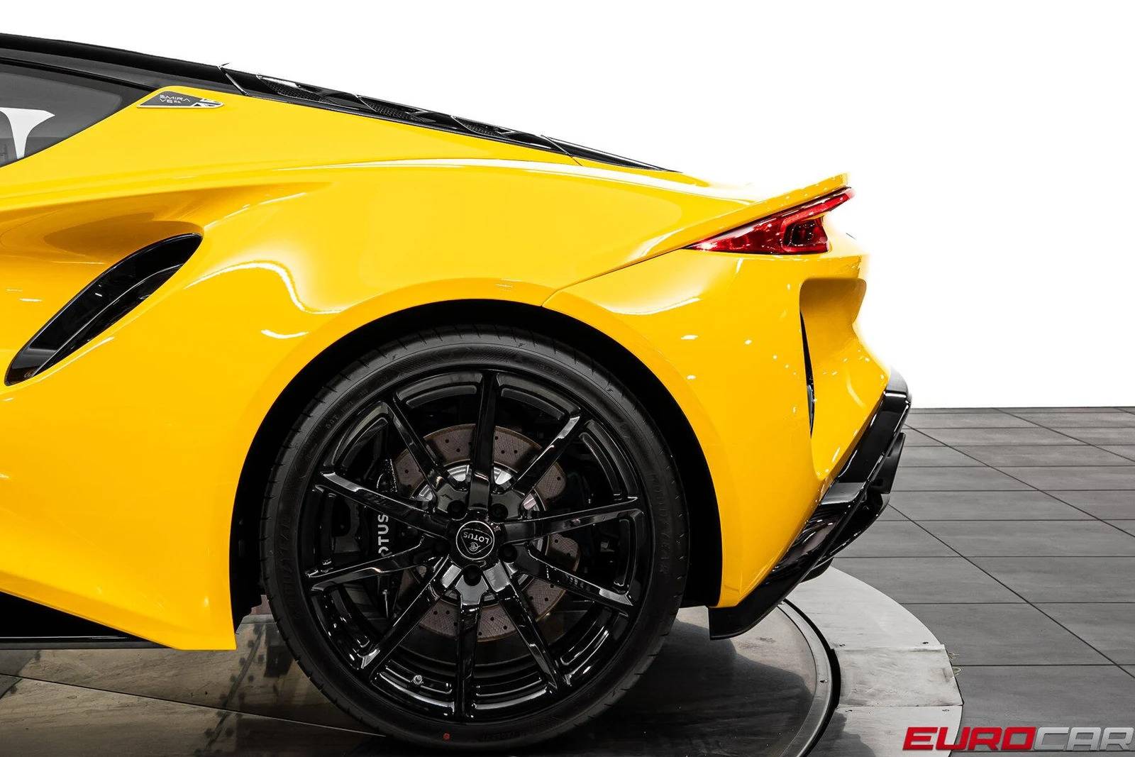 2026 Lotus Emira V6 SE, 16/20