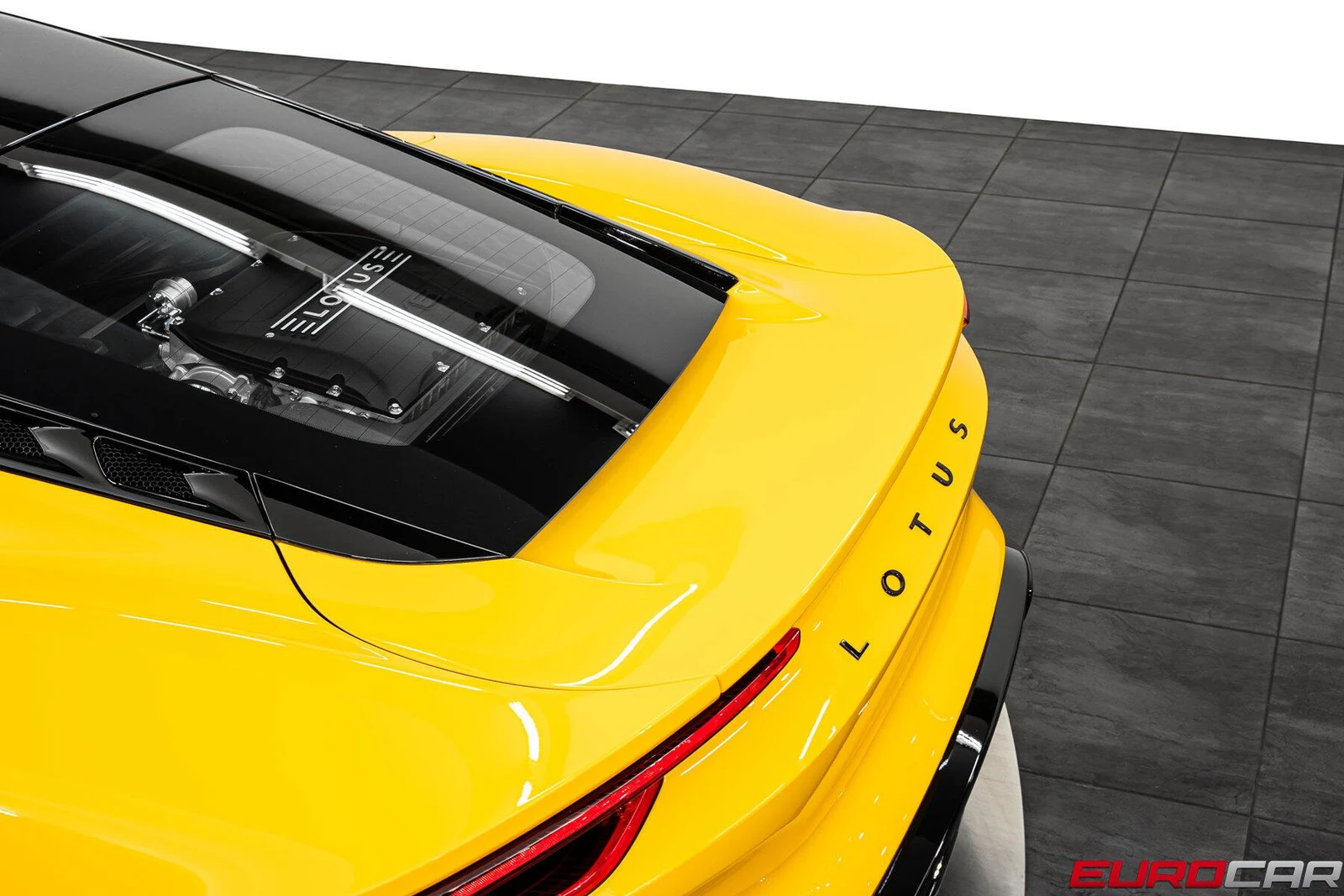 2026 Lotus Emira V6 SE, 18/20