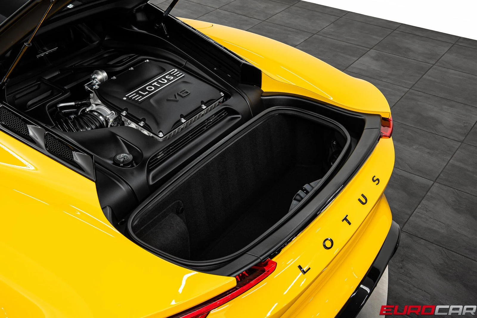 2026 Lotus Emira V6 SE, 19/20