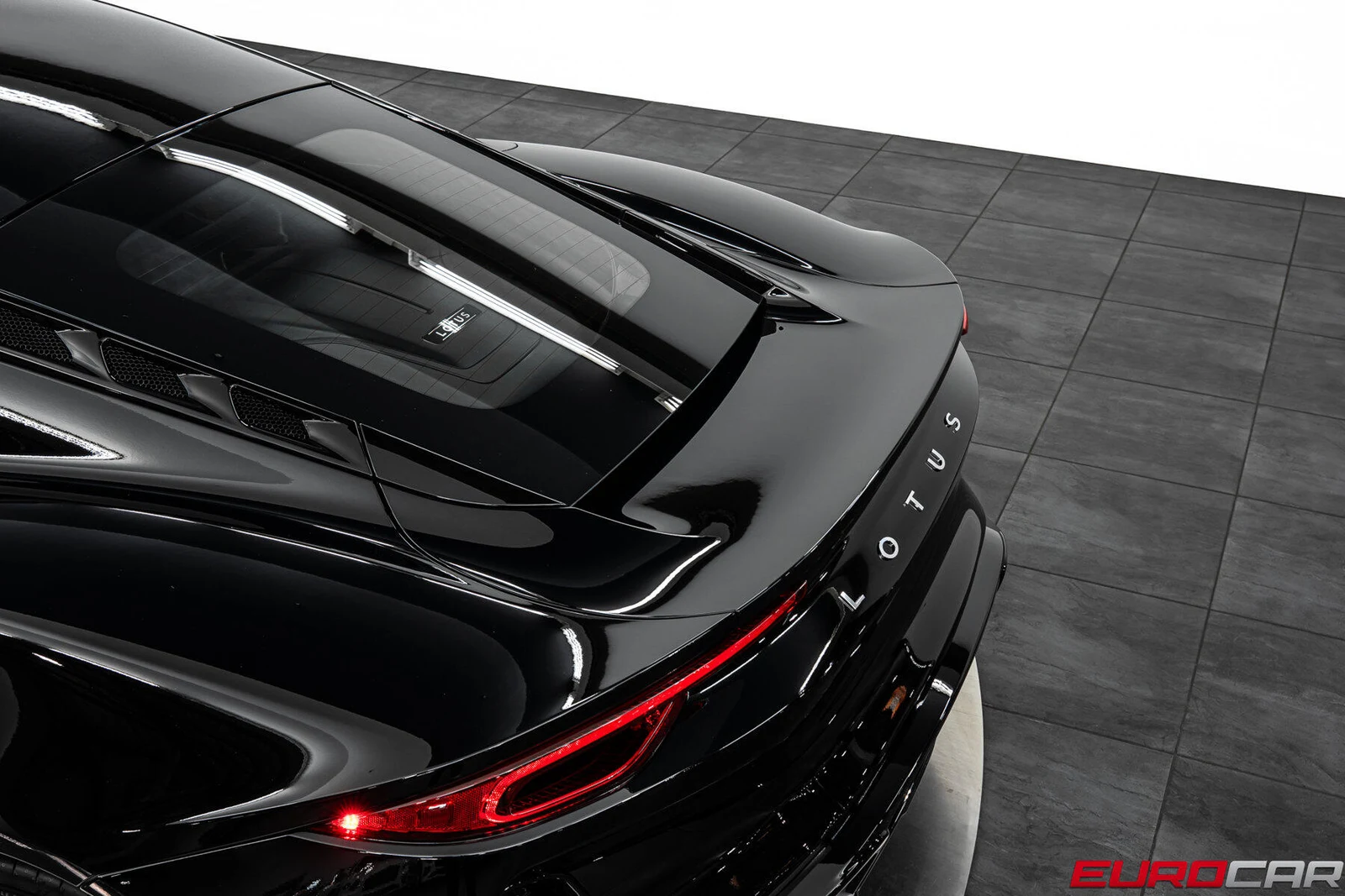 2026 Lotus Emira Turbo SE, 18/20