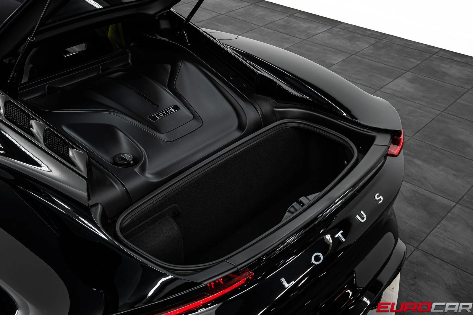 2026 Lotus Emira Turbo SE, 19/20