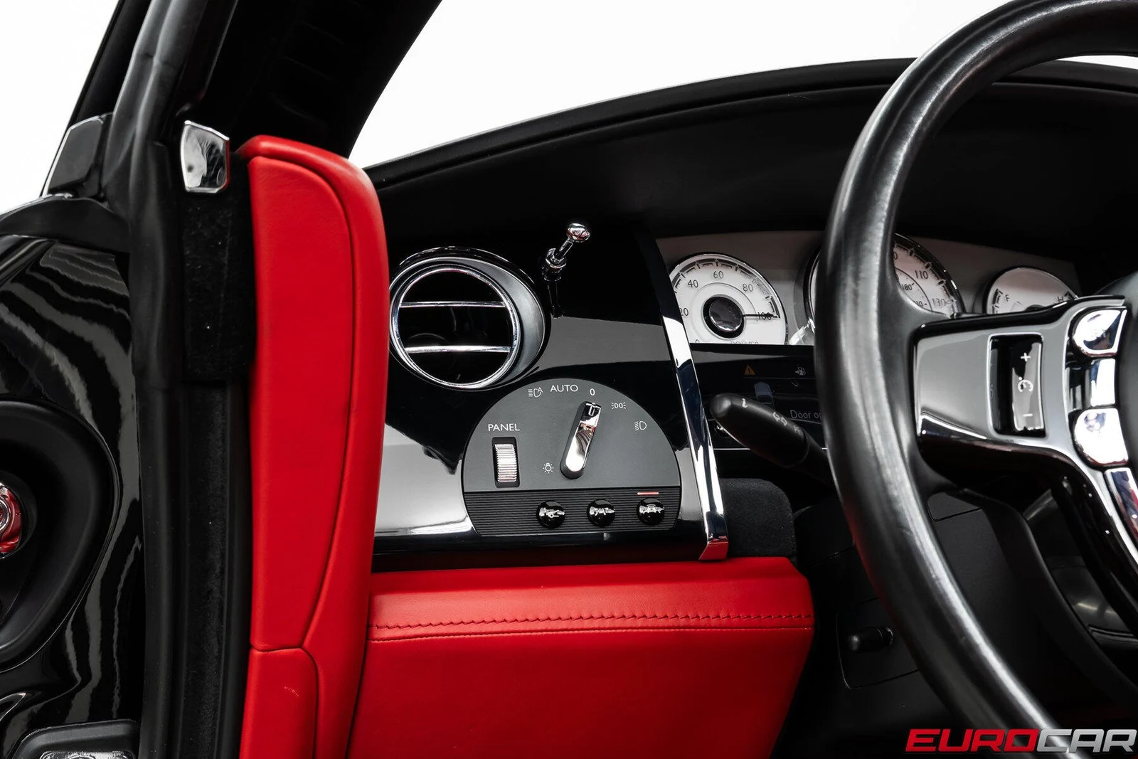 2018 Rolls-Royce Dawn interior, Red