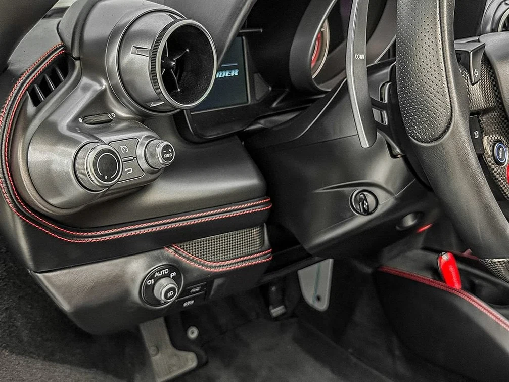 2022 Ferrari F8 Spider, 11/30