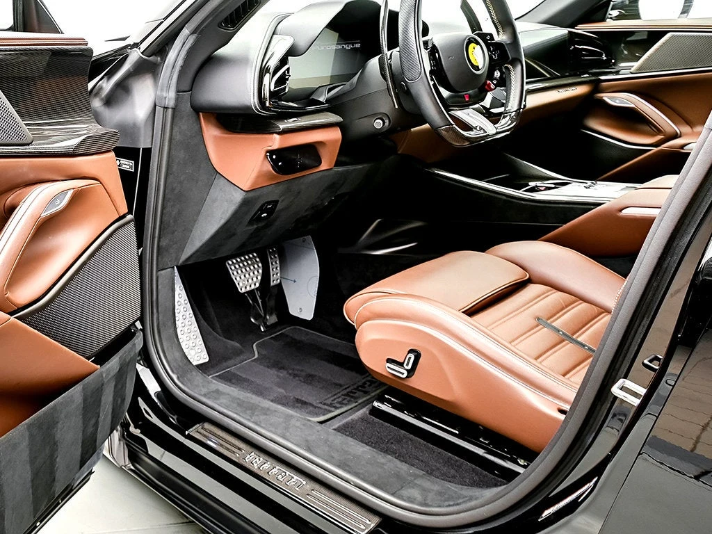 2024 Ferrari Purosangue interior, Cioccolato