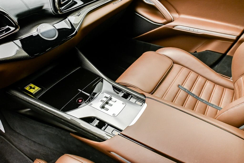 2024 Ferrari Purosangue interior, Cioccolato