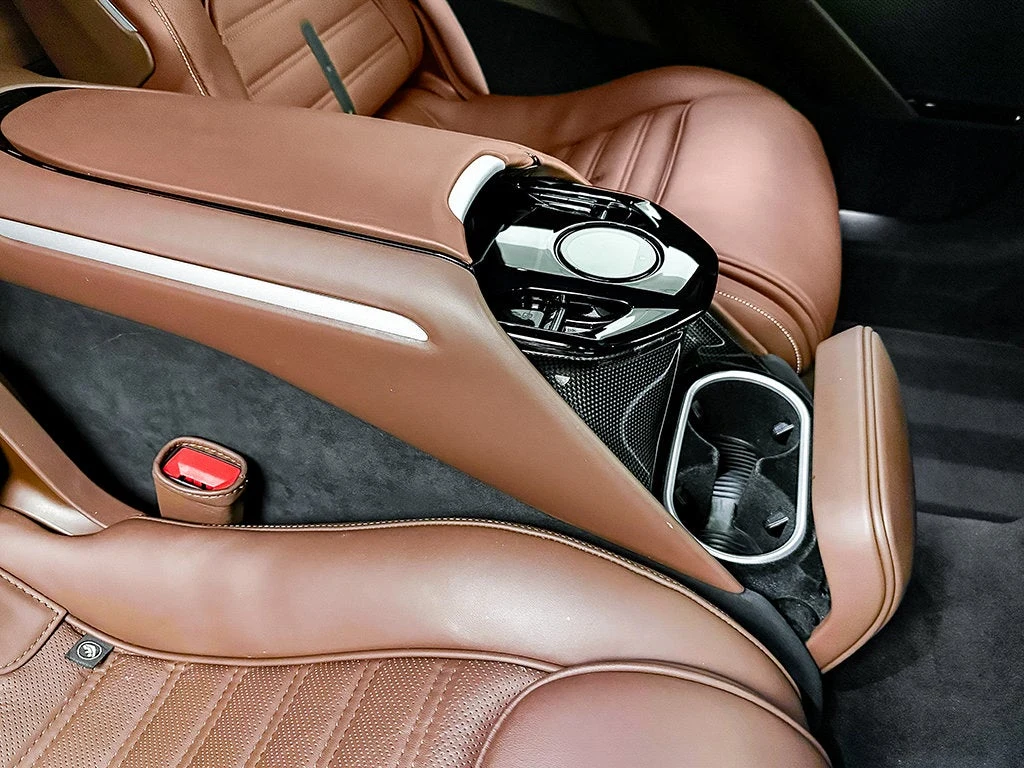 2024 Ferrari Purosangue interior, Cioccolato